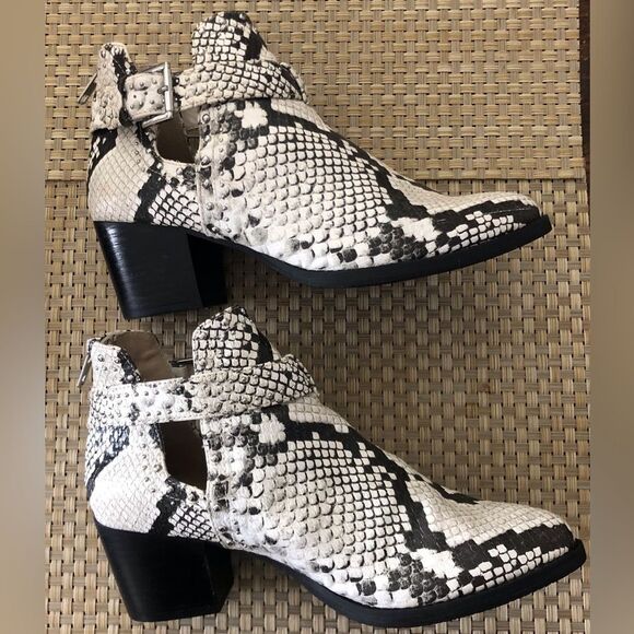 BP. Nordstrom Brand Sadey Snake Print Studded Cut Out Ankle Boots Size 7.5 - Picture 6 of 10